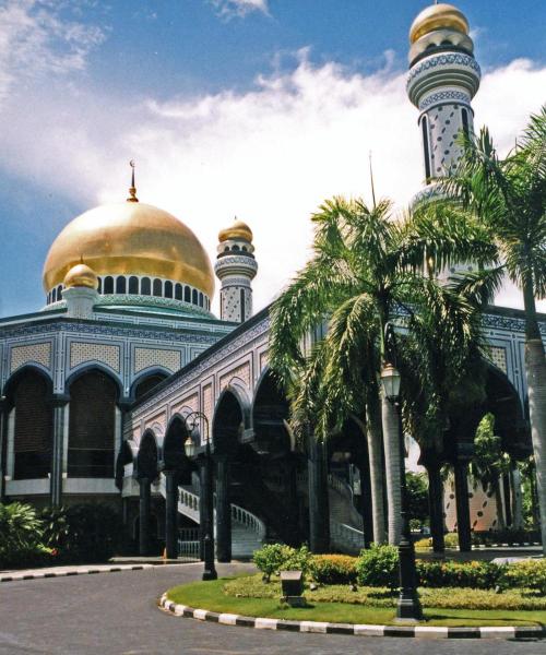 Brunei, Bandar Seri Begawan, Jame Asr Hassanil Bolkiah mosque