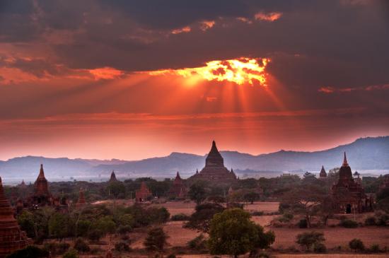 Sunset rays at Bagan, Myanmar